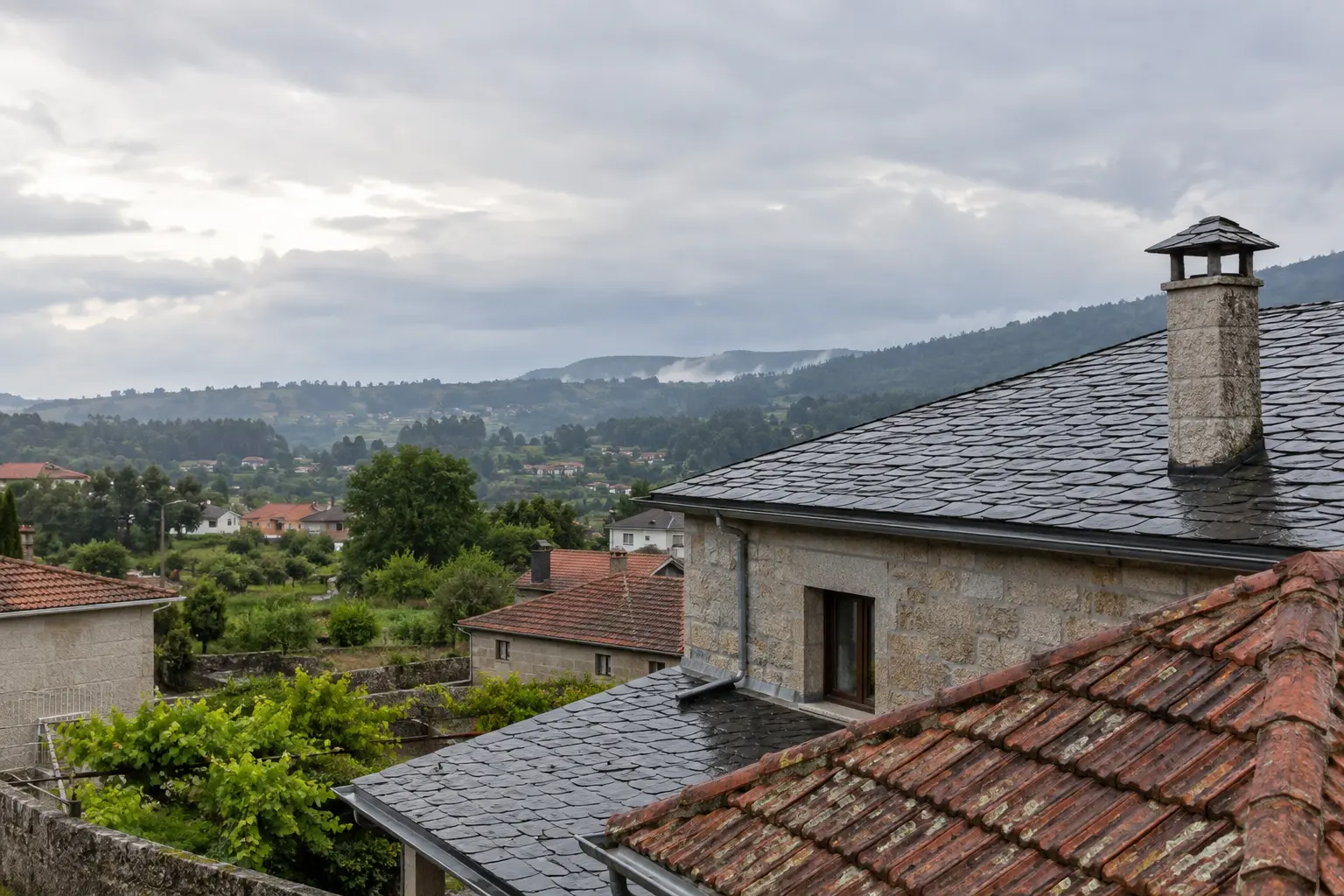 Tejados de viviendas en la provincia de Ourense